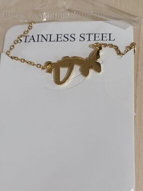 V🦋NEW🦋V PRETTY!! Stainless Steel  V Initial and ♥️Butterfly Necklace In GOLD